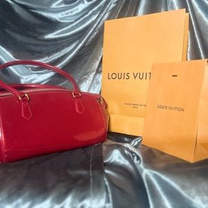 100% LOUIS VUITTON M91490 Monogram Vernis Sherwood Bag! Like new glossy purse!
